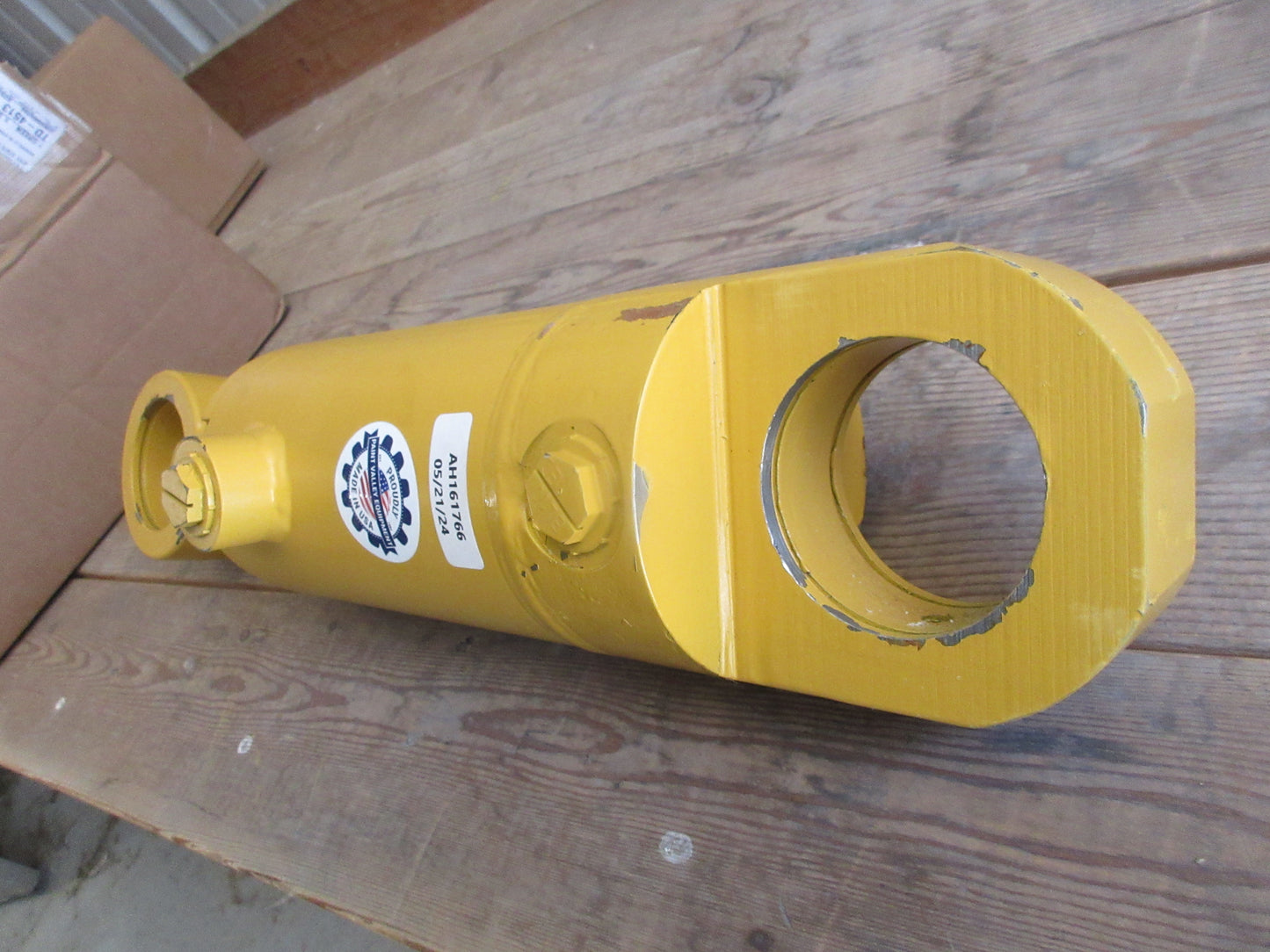 Hydraulic Tilt Cylinder without Bushings fits John Deere 450G 550G 650G AH161766