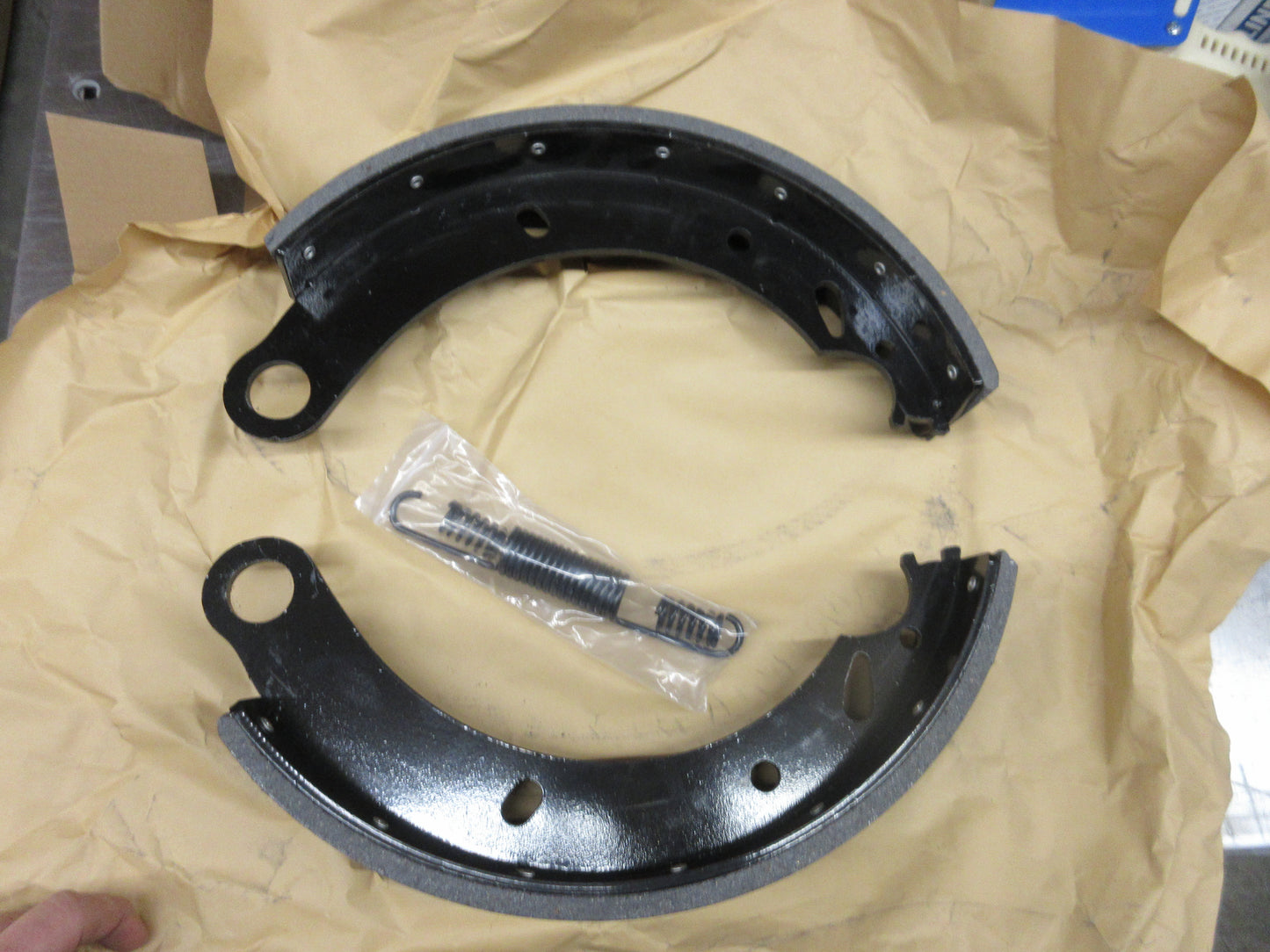Military Truck 2.5 ton M35A2 M35A3 Brake Shoe Set W/Springs 7521767 Rockwell