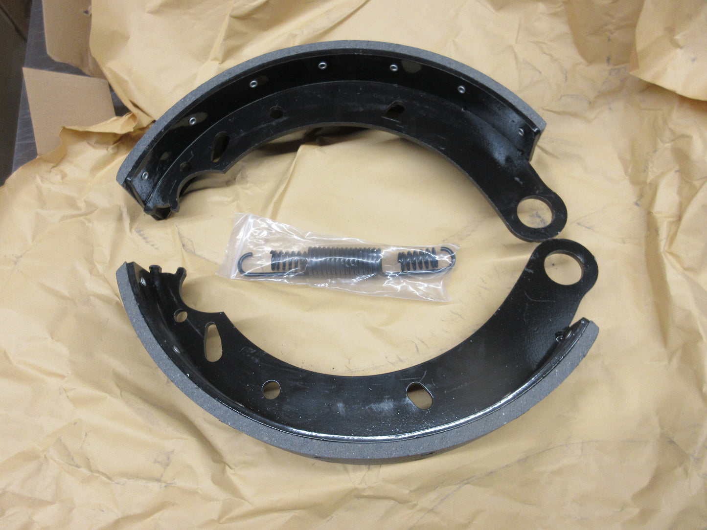 Military Truck 2.5 ton M35A2 M35A3 Brake Shoe Set W/Springs 7521767 Rockwell