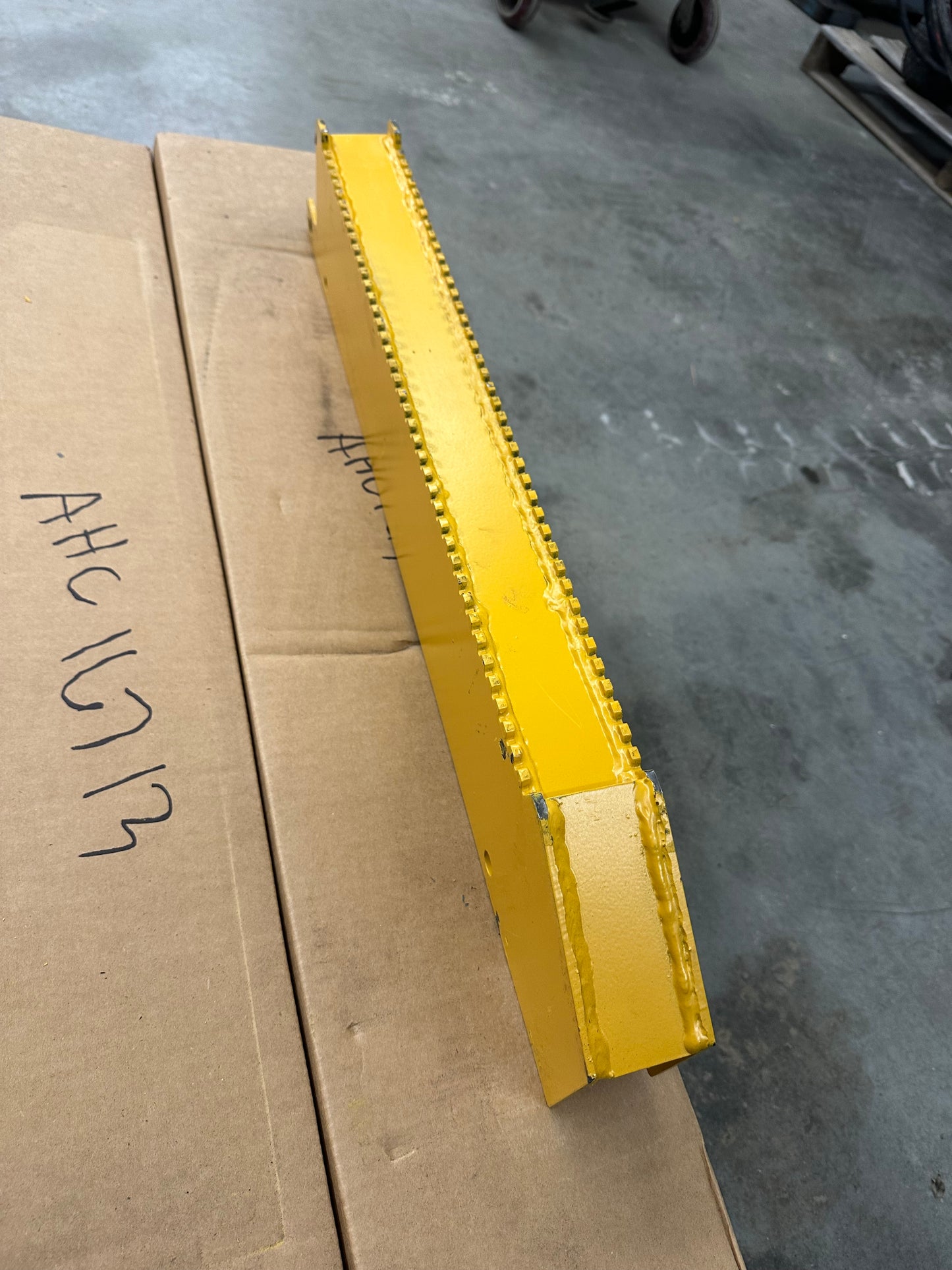 AT223552 700H 700J Right Hand Step Cylinder Hose Guard