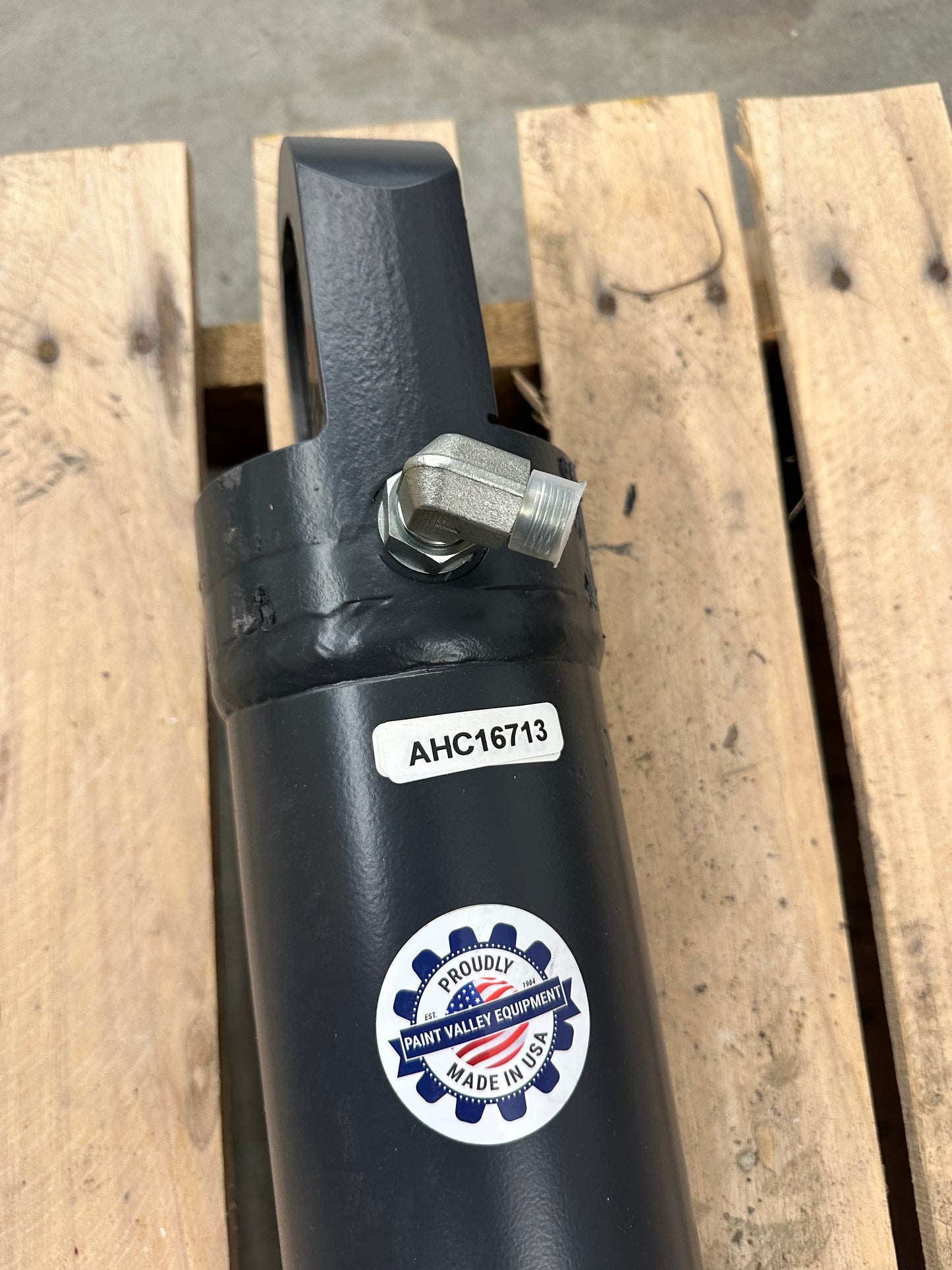 AHC16713 RH Hydraulic Angle Cylinder 700J 700K