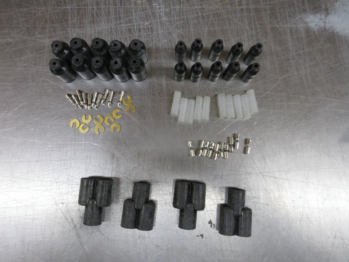 MILITARY TYPE ELECTRICAL CONNECTORS 10 FEMALE, 10 MALE 14 GAUGE AND 4 Y TYPE