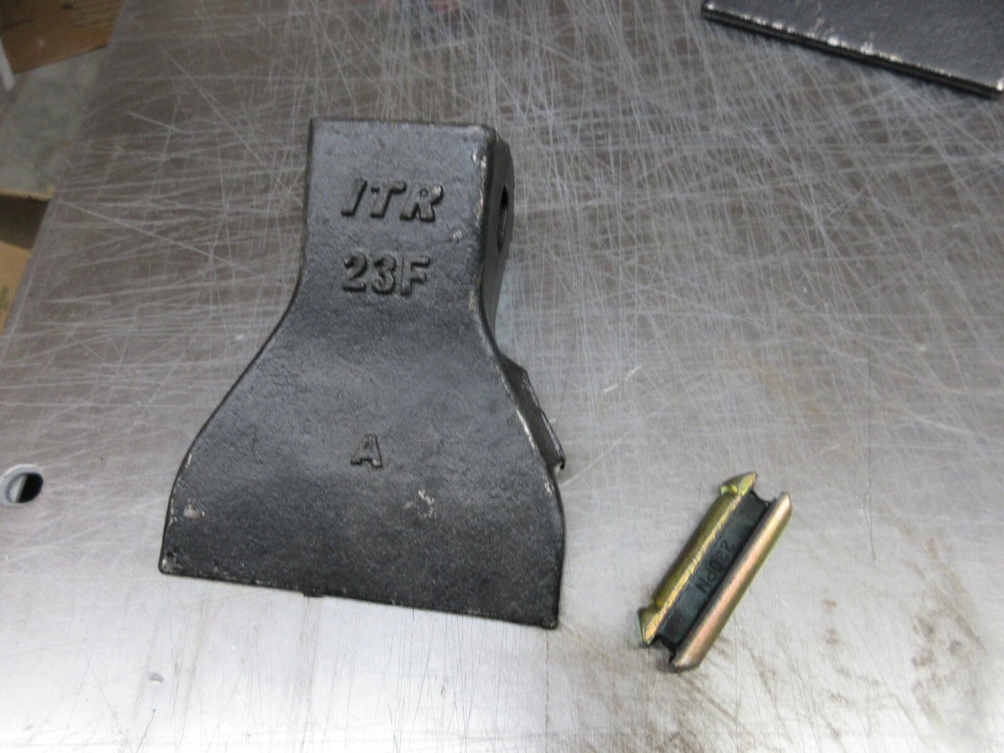 BACKHOE BUCKET TEETH FLARE DIGGING TEETH PIN 23 23F skidsteer Tooth ITR Tooth