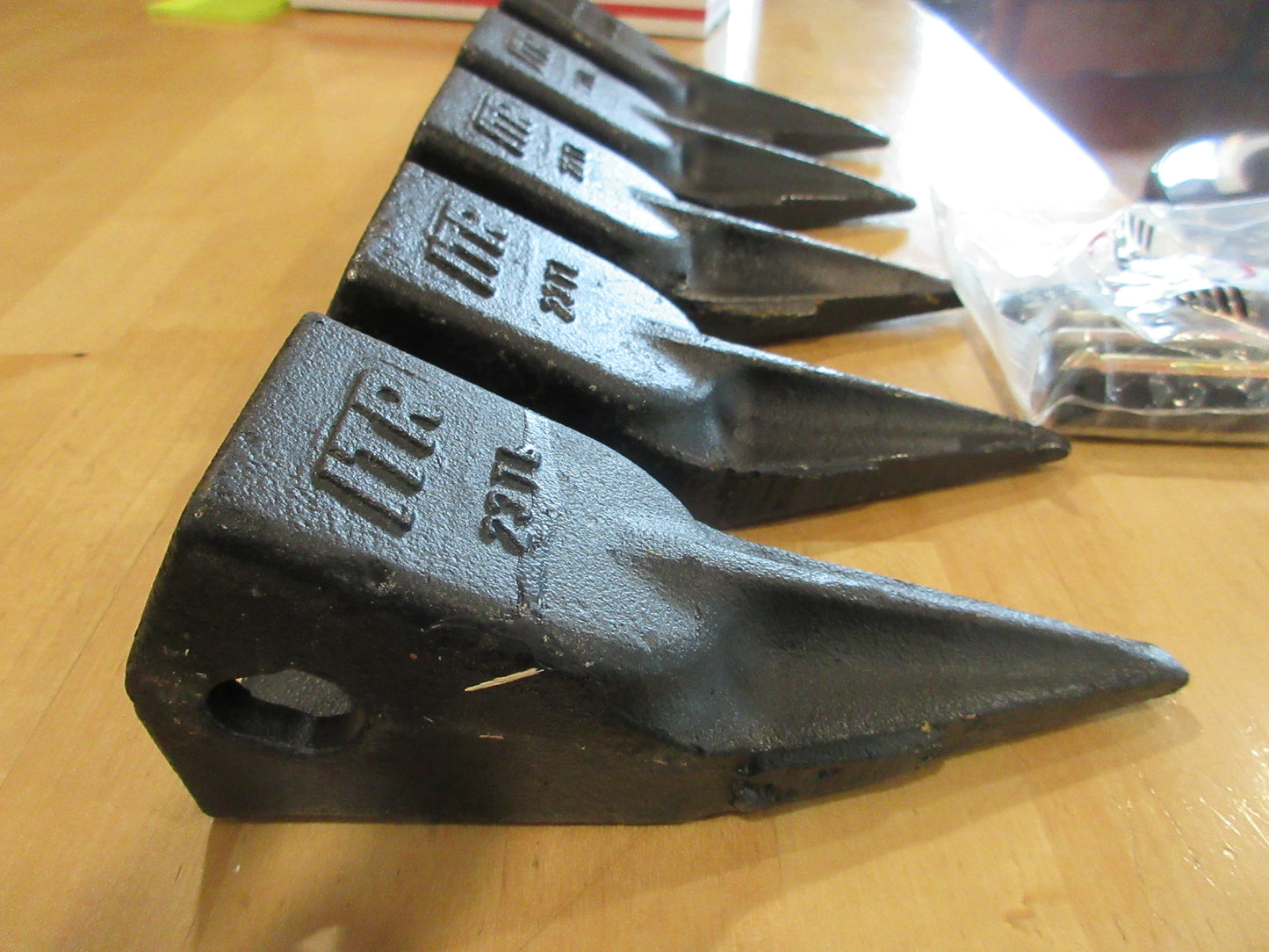 BACKHOE BUCKET TIGER DIGGING TEETH PINS Set of 5 23 23TL Long Skidsteer Tooth