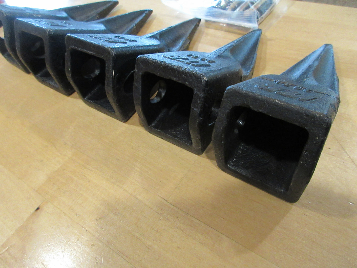 BACKHOE BUCKET TIGER DIGGING TEETH PINS Set of 5 23 23TL Long Skidsteer Tooth