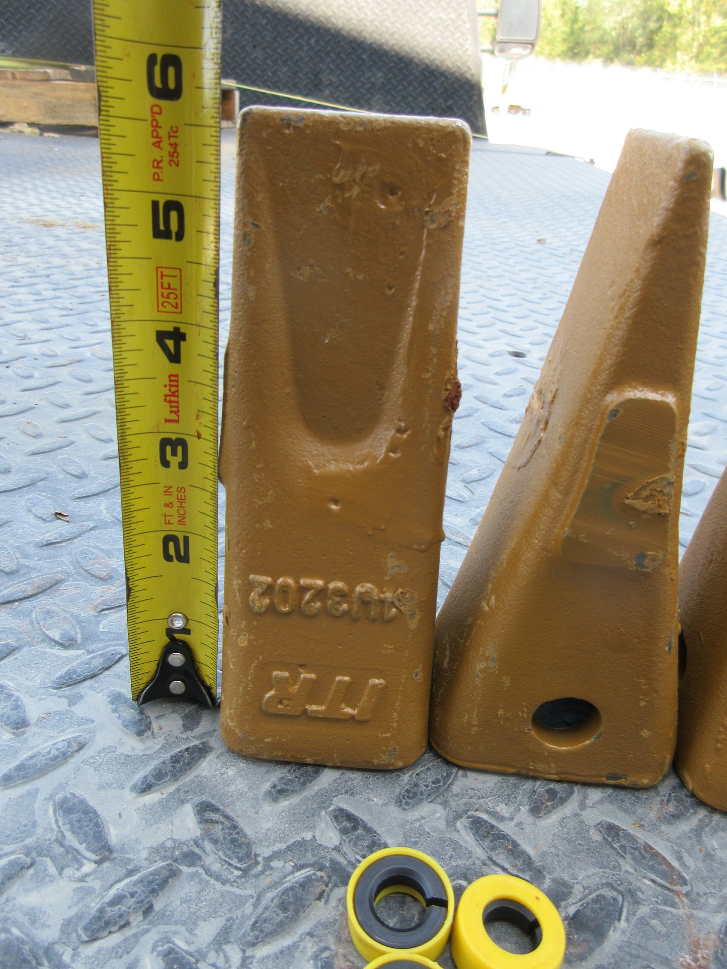 5- BACKHOE EXCAVATOR BUCKET DIGGING TEETH PINS 1U3202 J200