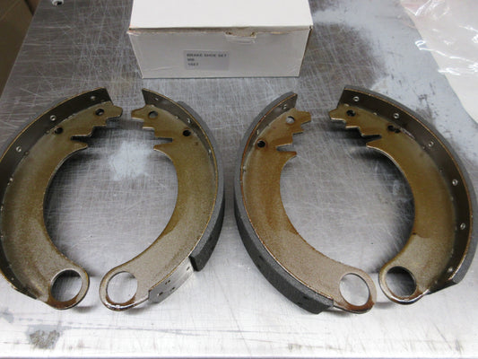 Brake Shoes Early style 642967 9 X 1 3/4" Riveted Fit MB CJ2A CJ3A M38 Willys