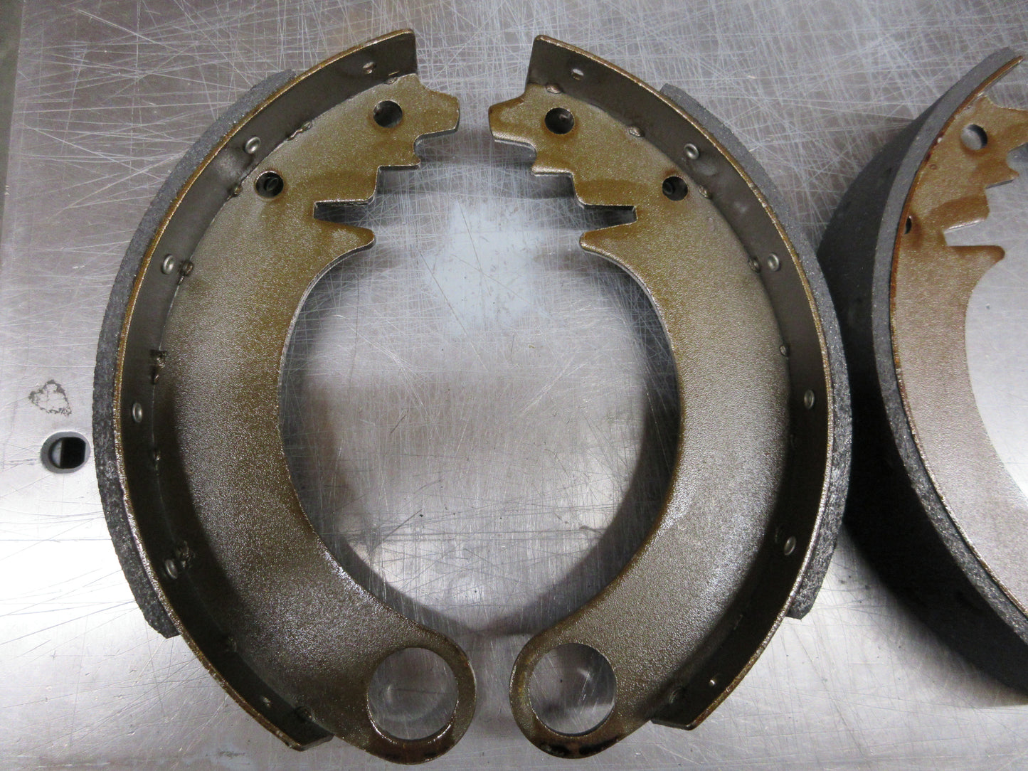 Brake Shoes Early style 642967 9 X 1 3/4" Riveted Fit MB CJ2A CJ3A M38 Willys