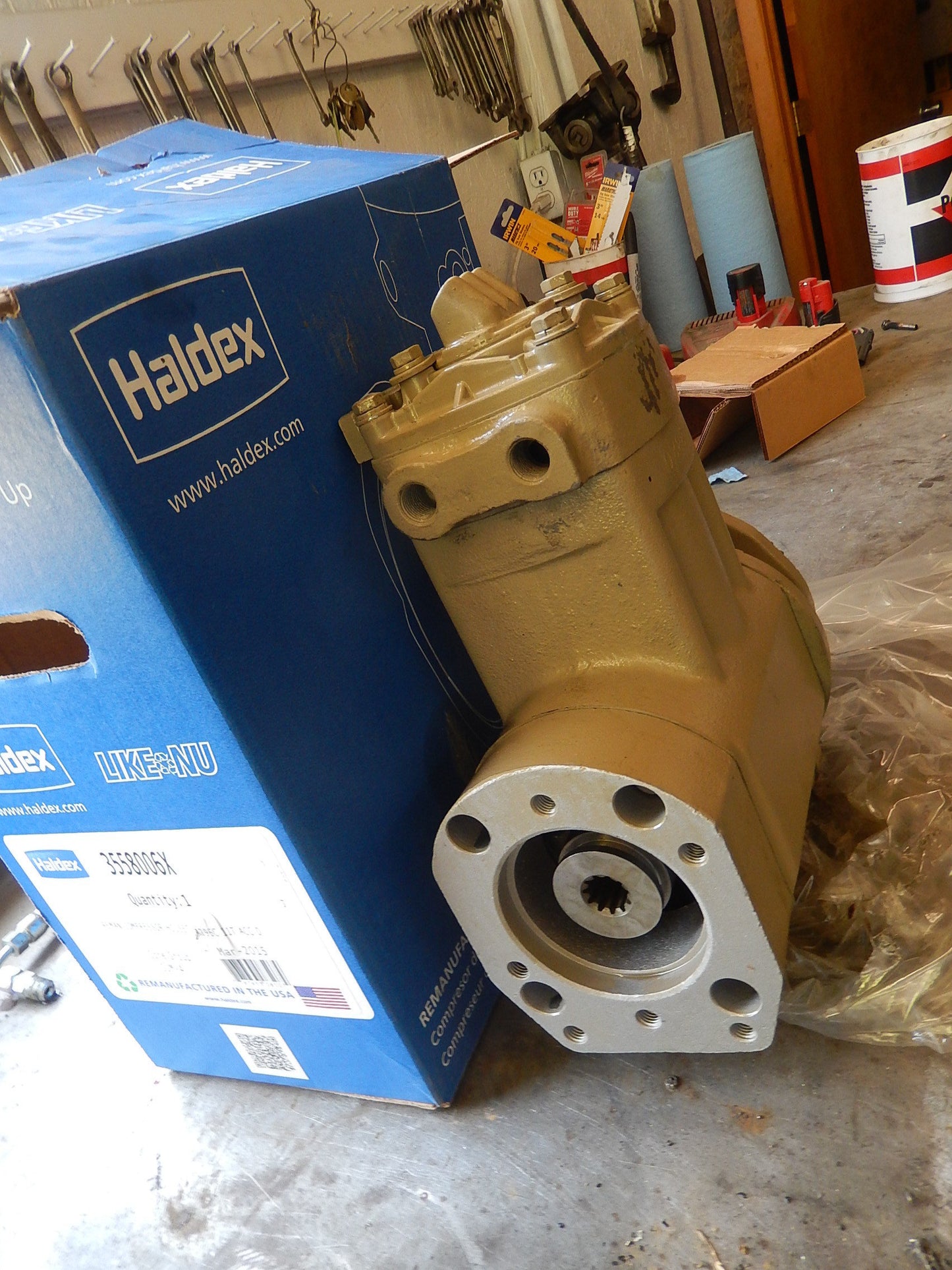 M900 A2 series 8.3 Cumming air compressor