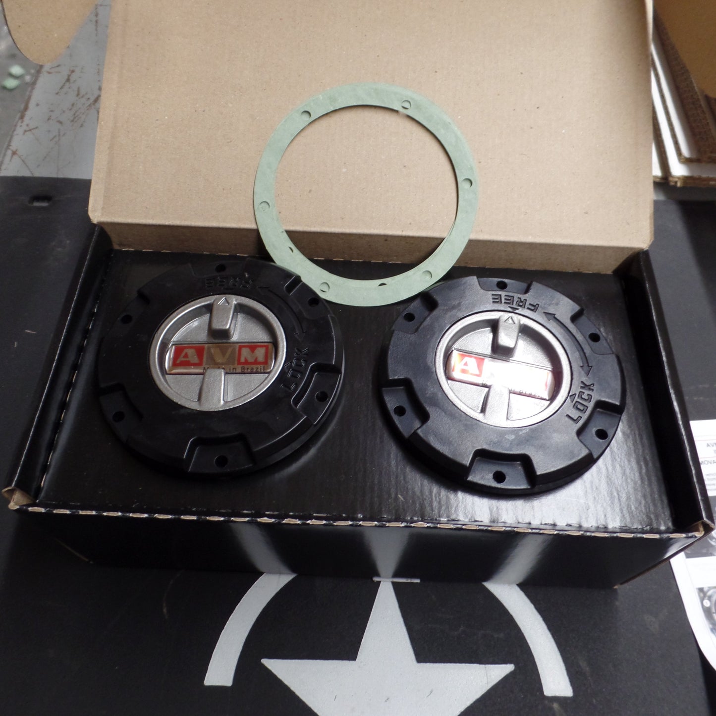 AVM 490BL LOCKING HUBS FORD F250 F350 F450 SUPERDUTY 4WD 2005-2016 Lock Out