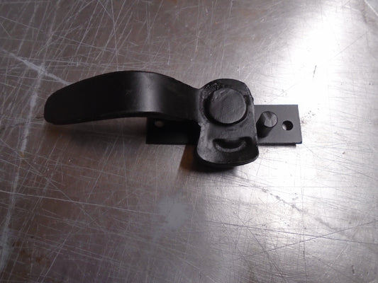 CJ2A Inner Windshield Center Latch CWA016