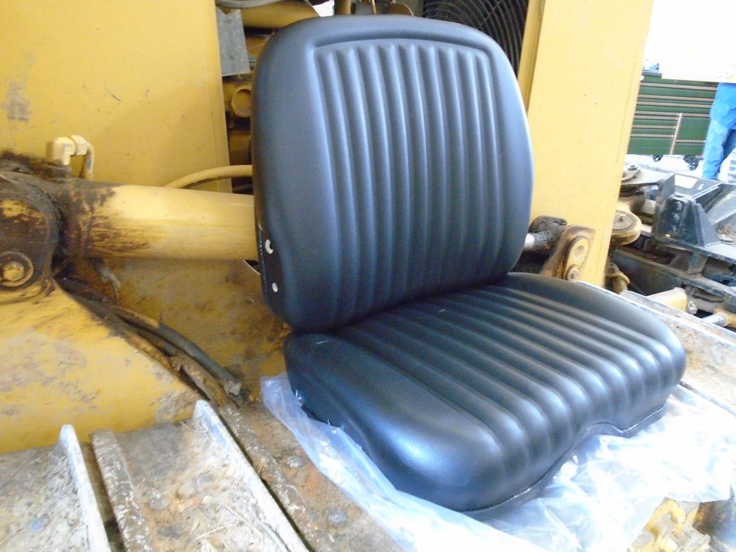 AT69467 AT113195 Genuine John Deere Seat Cushion Set 450G 550G 650G