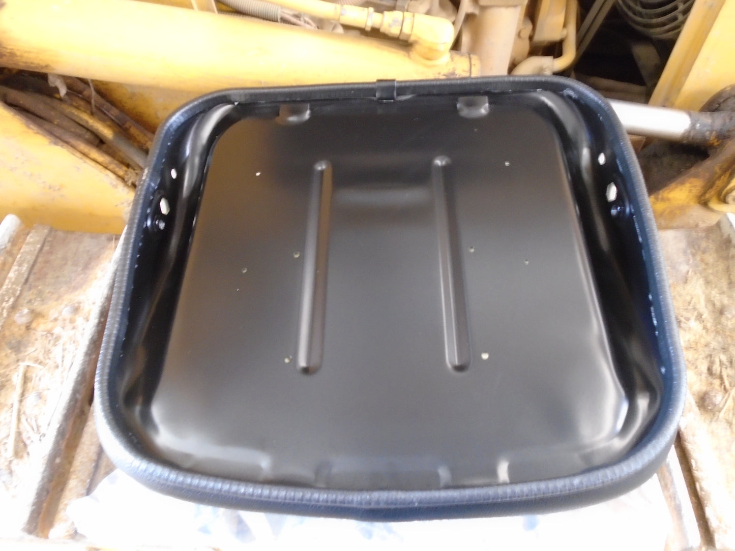 AT69467 AT113195 Genuine John Deere Seat Cushion Set 450G 550G 650G