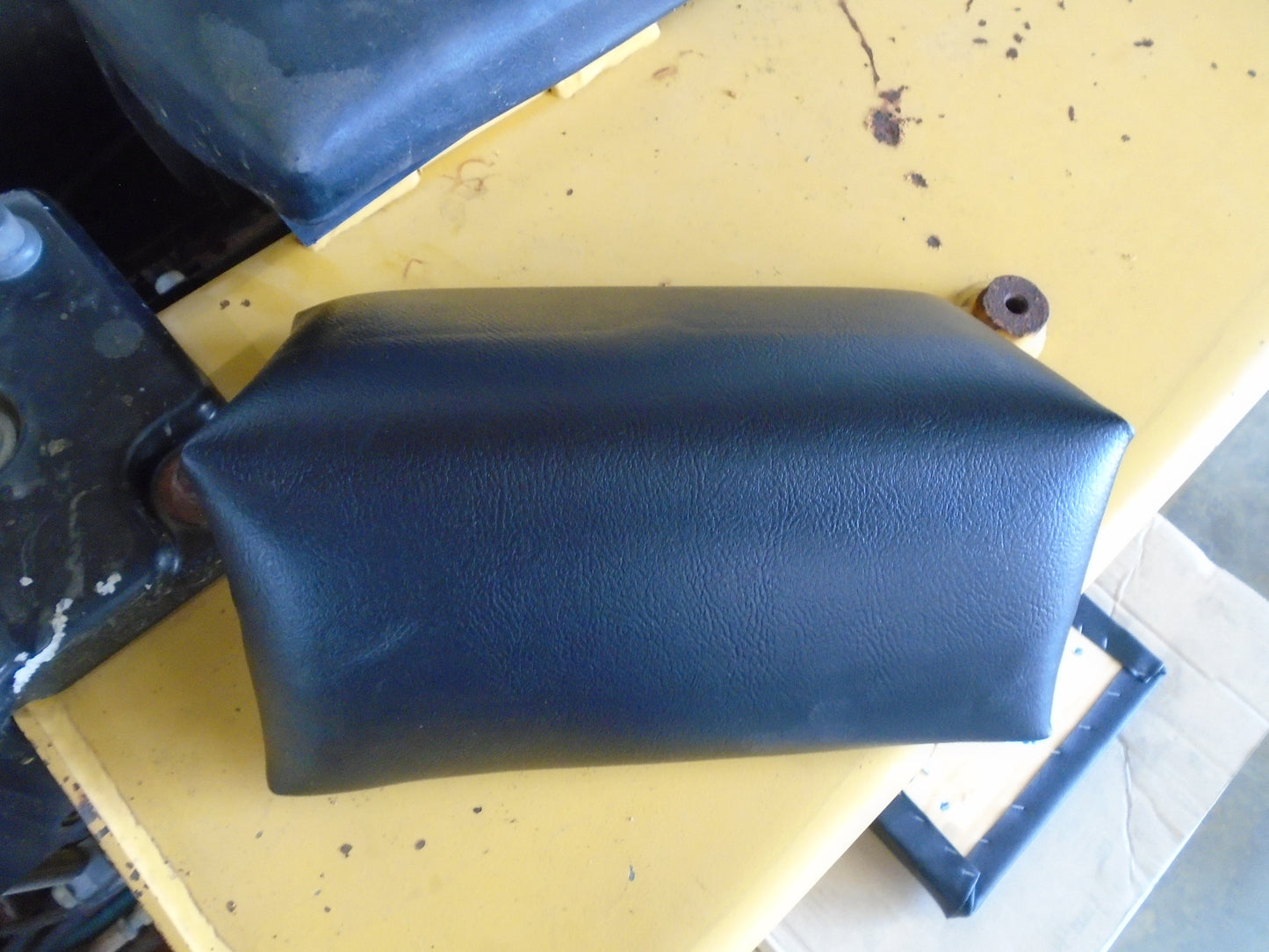 AT104453 Set of Arm Rest 350D 400G 450E 455E 550B 555B 450G 550G 650G