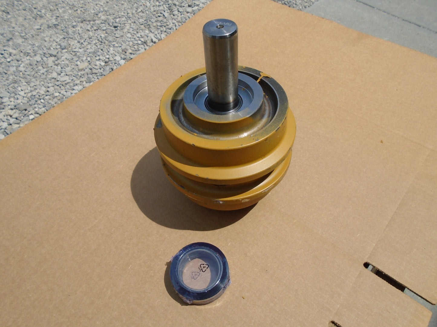 ID355 450 455 550 555 Press Fit Top Carrier Roller AT167254