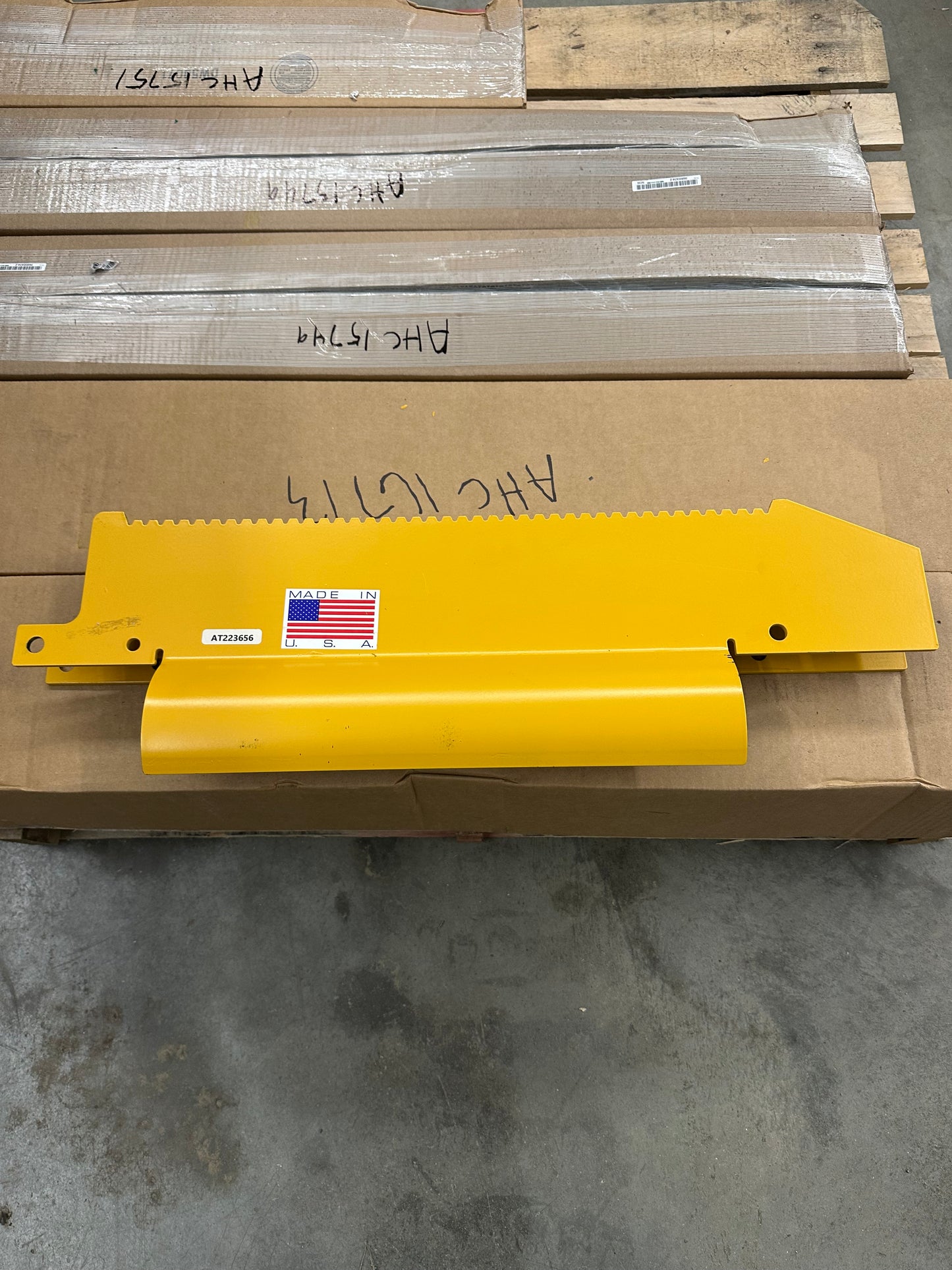 AT223656 700H 700J Left Hand Step Cylinder Hose Guard