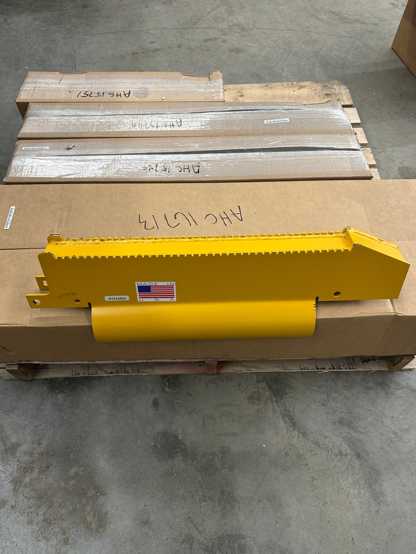 AT223656 700H 700J Left Hand Step Cylinder Hose Guard