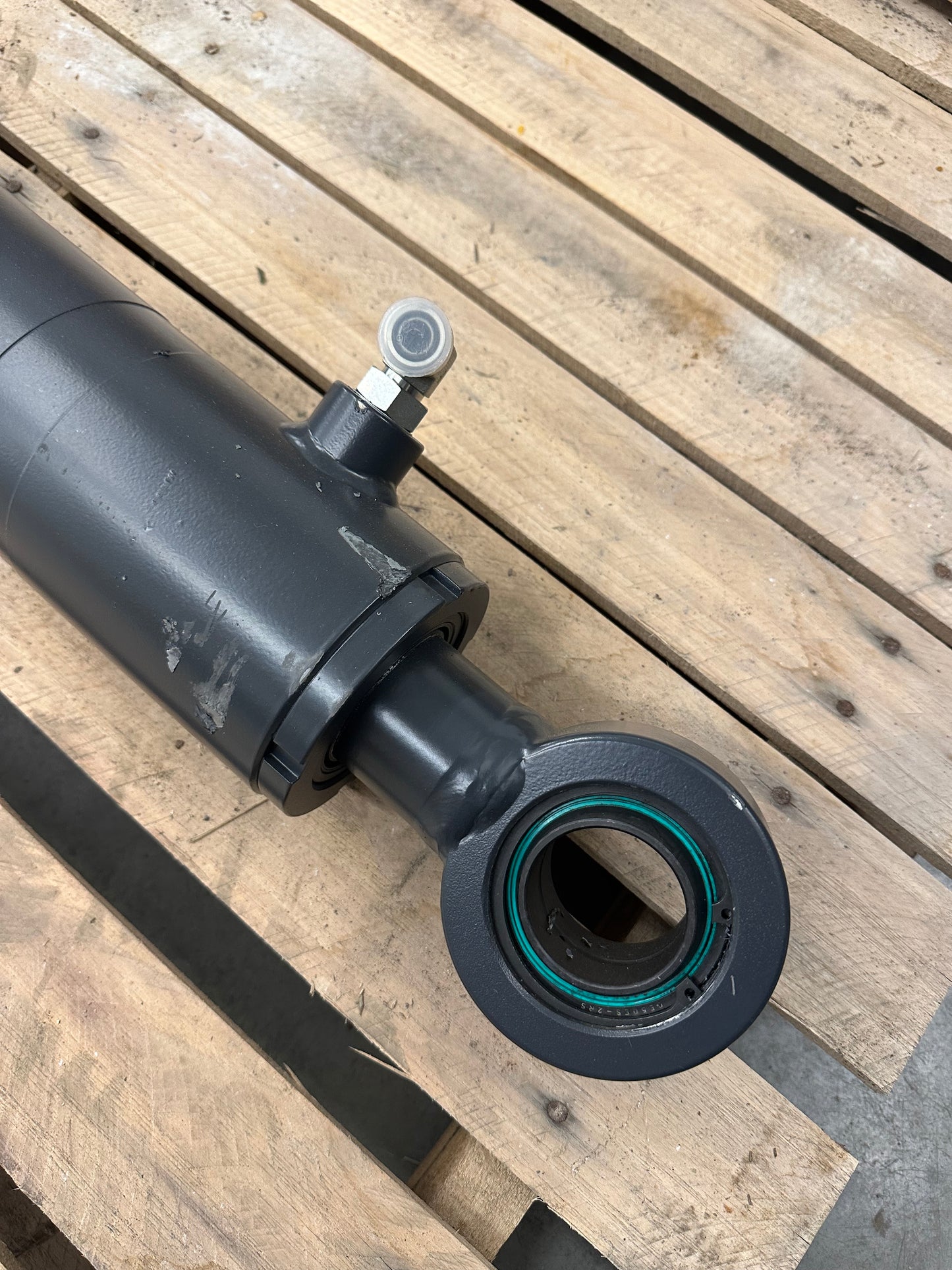 AHC16713 RH Hydraulic Angle Cylinder 700J 700K