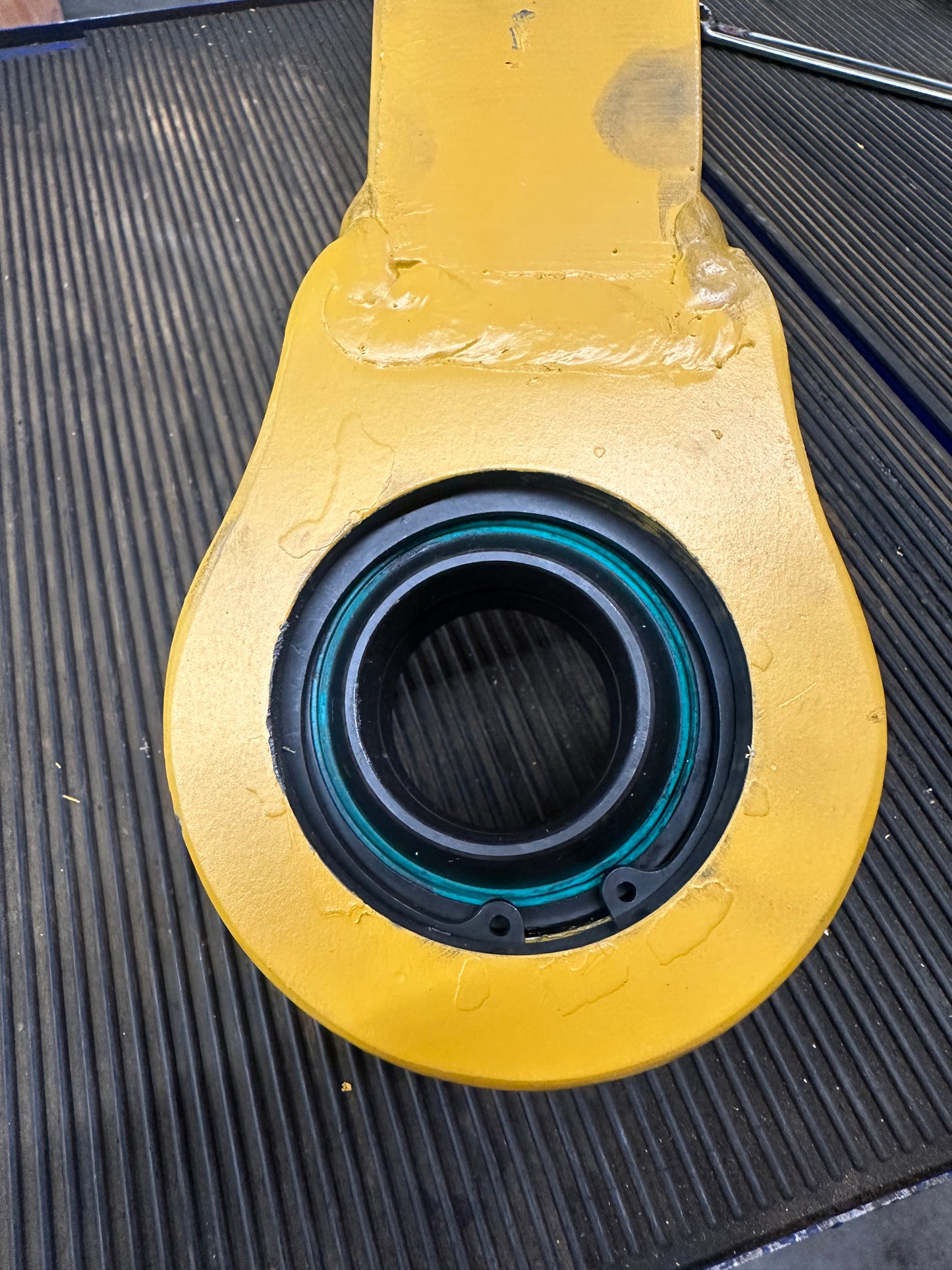 AT209364 450H 550H 650H 56 Degree Pitch Link - John Deere C-Frame Strut Support