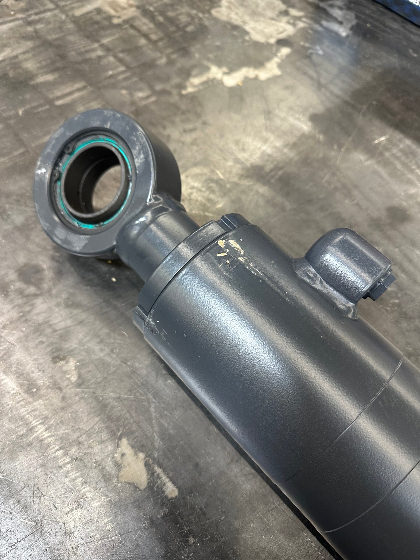 AHC15750 700H 700J Angle Cylinder w/ Bushings AH211335
