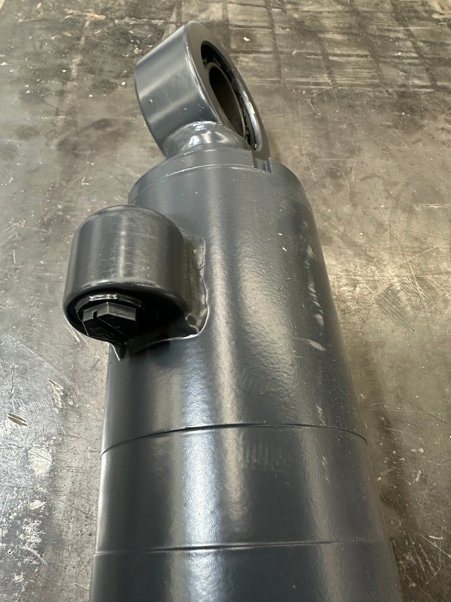 AHC15750 700H 700J Angle Cylinder w/ Bushings AH211335