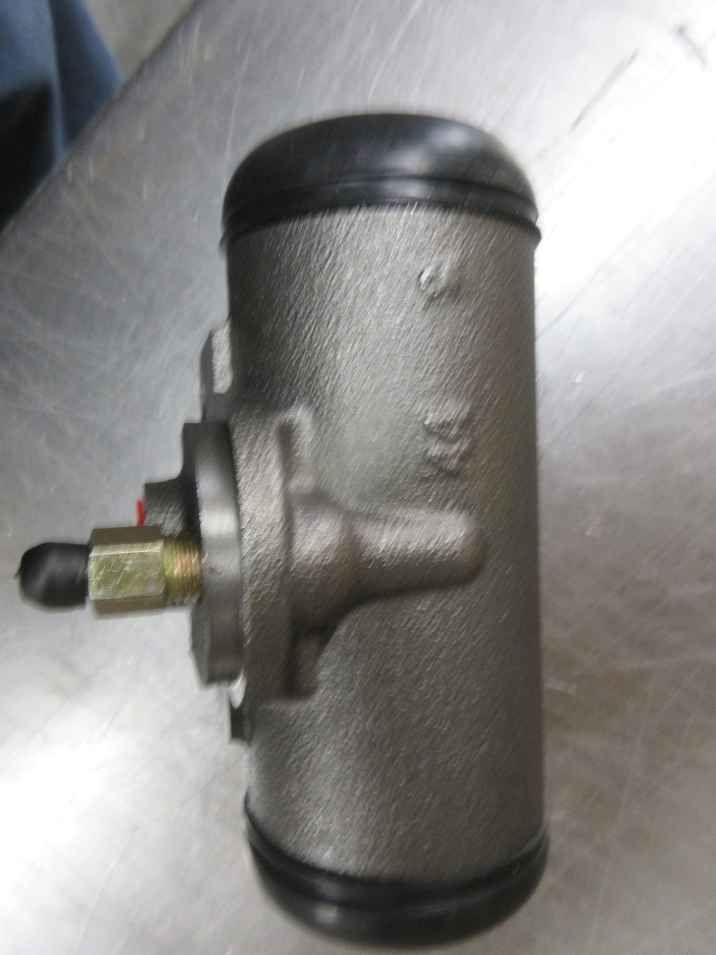 Wheel Cylinder, Front, M54 And M809 5 Ton