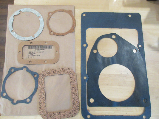 M35A2 Transmission gasket kit 3053 2.5 ton 7520987 NOS Deuce Spicer