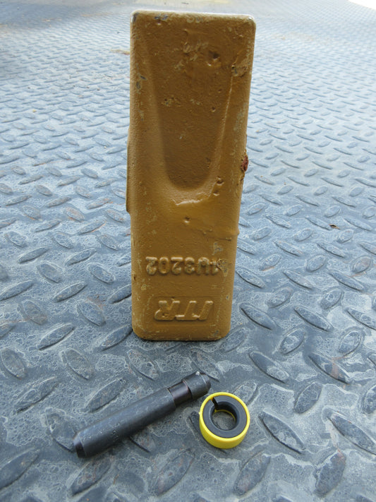 BACKHOE EXCAVATOR BUCKET DIGGING TEETH PINS 1U3202 J200