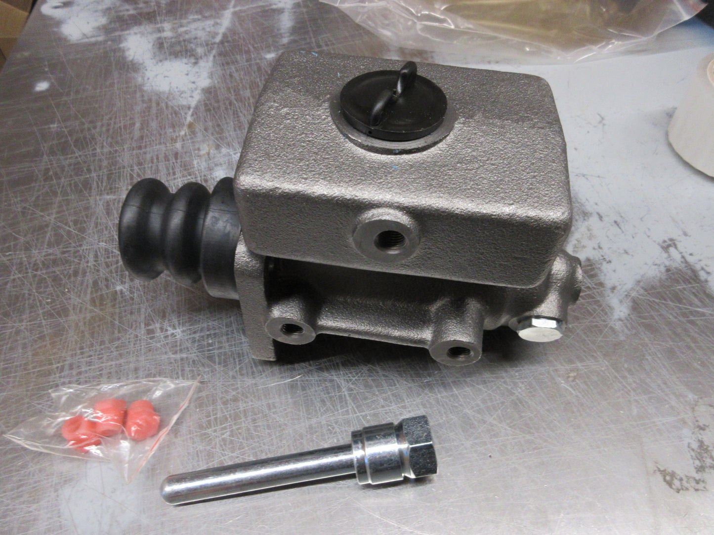 2.5 TON M35A2 NEW MASTER CYLINDER