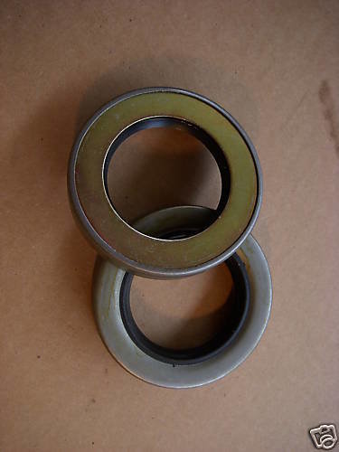 2.5 TON M35A2 NEW PAIR OF FRONT AXLE SEALS 7521789