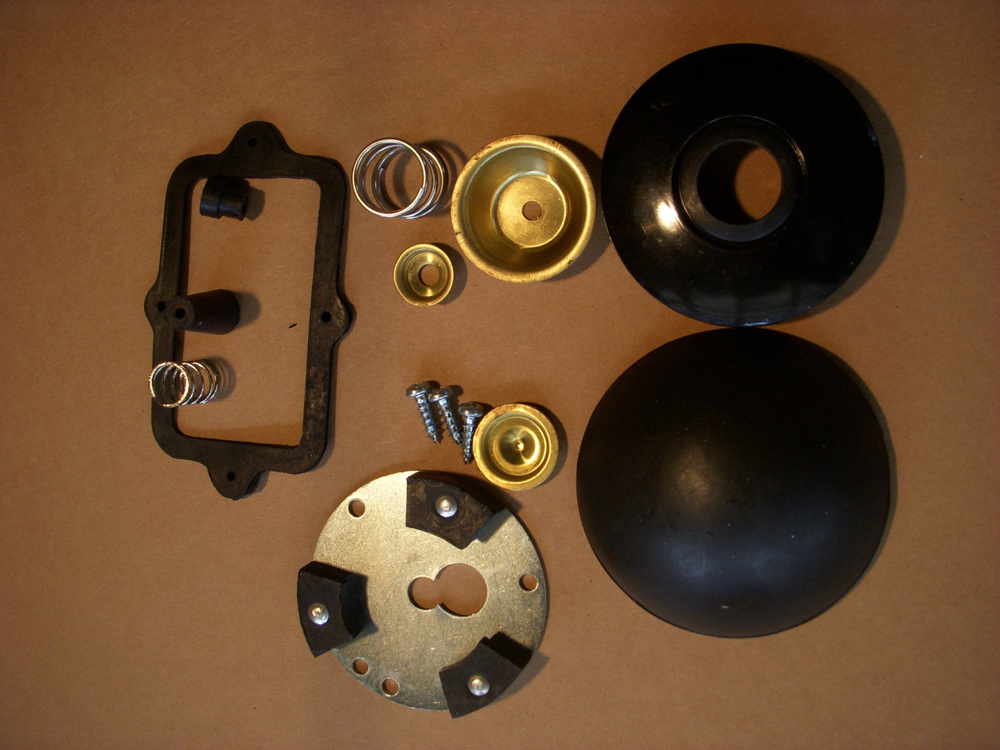 Horn button kit for 2.5 ton and 5 ton trucks